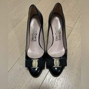 Salvatore Ferragamo Vara black patent bow heels size 6